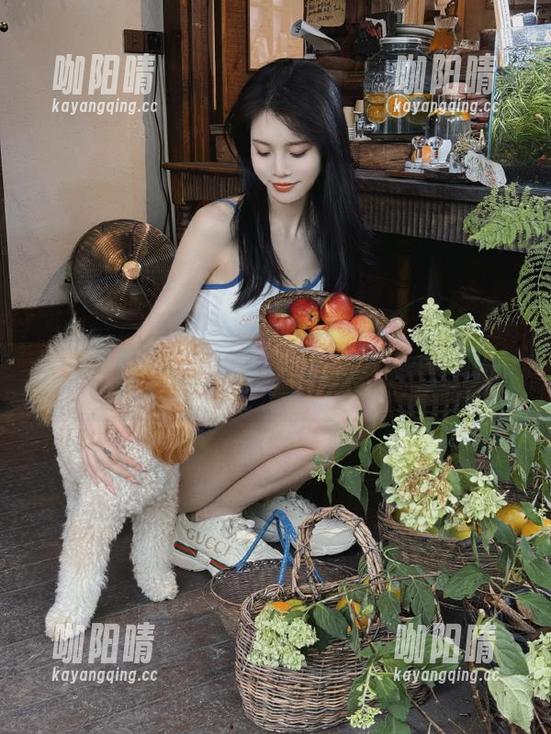 56吃瓜 一边登录56吃瓜,一边尝试忘记整个宇宙的烦恼,你懂的。