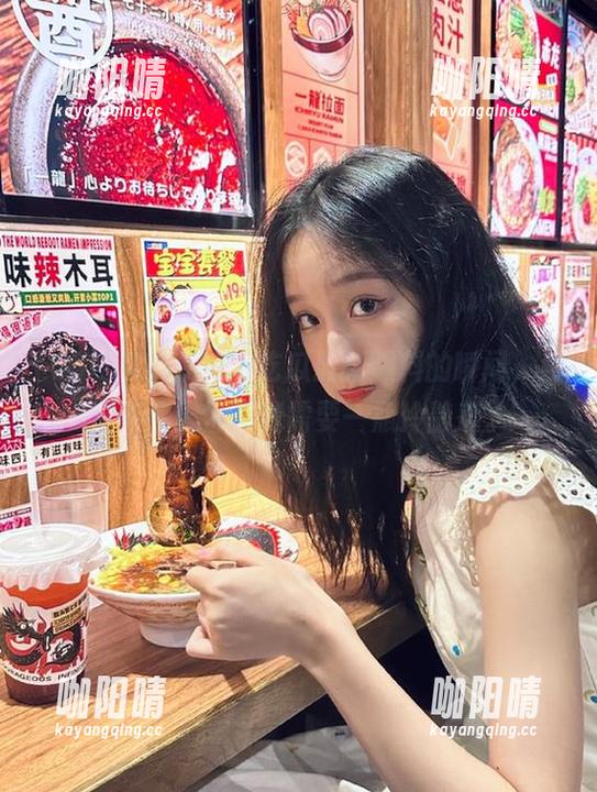 66吃瓜 观看66吃瓜最新爆料的瞬间,我觉得今天也许我需要一瓶冷静剂。