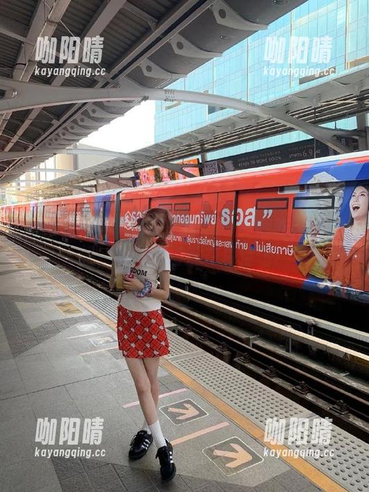 66吃瓜网 66吃瓜网站——我吃瓜的时候,整个心情都在凌空飞!