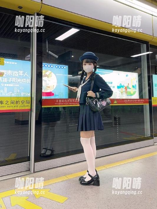 免费吃瓜网 免费吃瓜网苹果版来啦,吃瓜的姿势从未如此丰富...不,是太复杂!