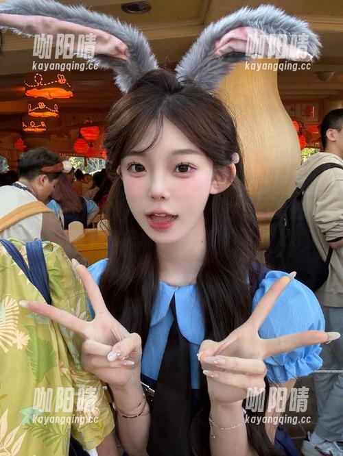 国产吃瓜 国产吃瓜视频:在屏幕前我默默挑食,指尖滑动似乎成了新风潮。