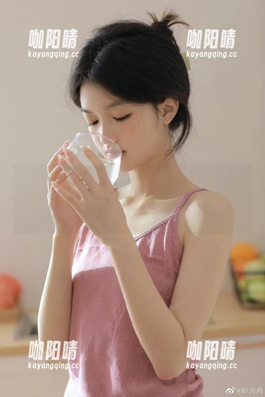 黑料正能量 首页的新鲜内容让人忍不住一边吃瓜一边感叹,黑料正能量太刺激了吧!