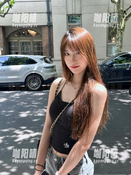 黑料网 当我登录黑料网,那一个个热搜话题就像小火花在我脑海里炸开,惊喜连连!